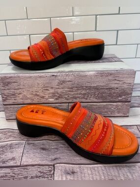 Women’s new  Art Effects Orange Embroidered Slide Sandals size 6